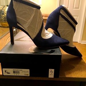 NIB Abilyn Navy Suede Pump